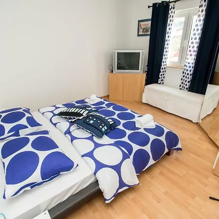 Apartment Apartman Lara Podstrana