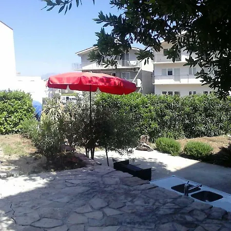 Apartment Apartman Lara